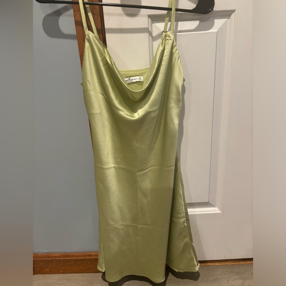 👗silky soft green hollister dress